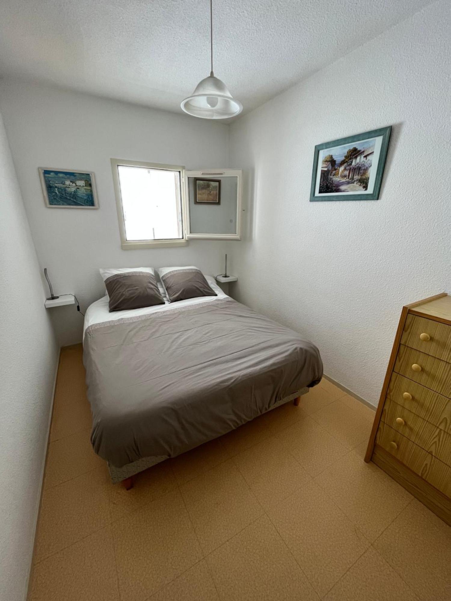 Appartement 1 Chambre, Avec Loggia Et Vue Sur Le Port Olona La Chaume Ngoại thất bức ảnh